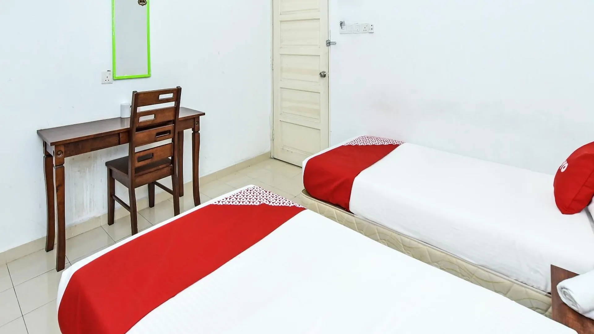 Oyo 275 Senyum Inn Pantai Cenang  2*, Pantai Cenang (Langkawi) Malaysia