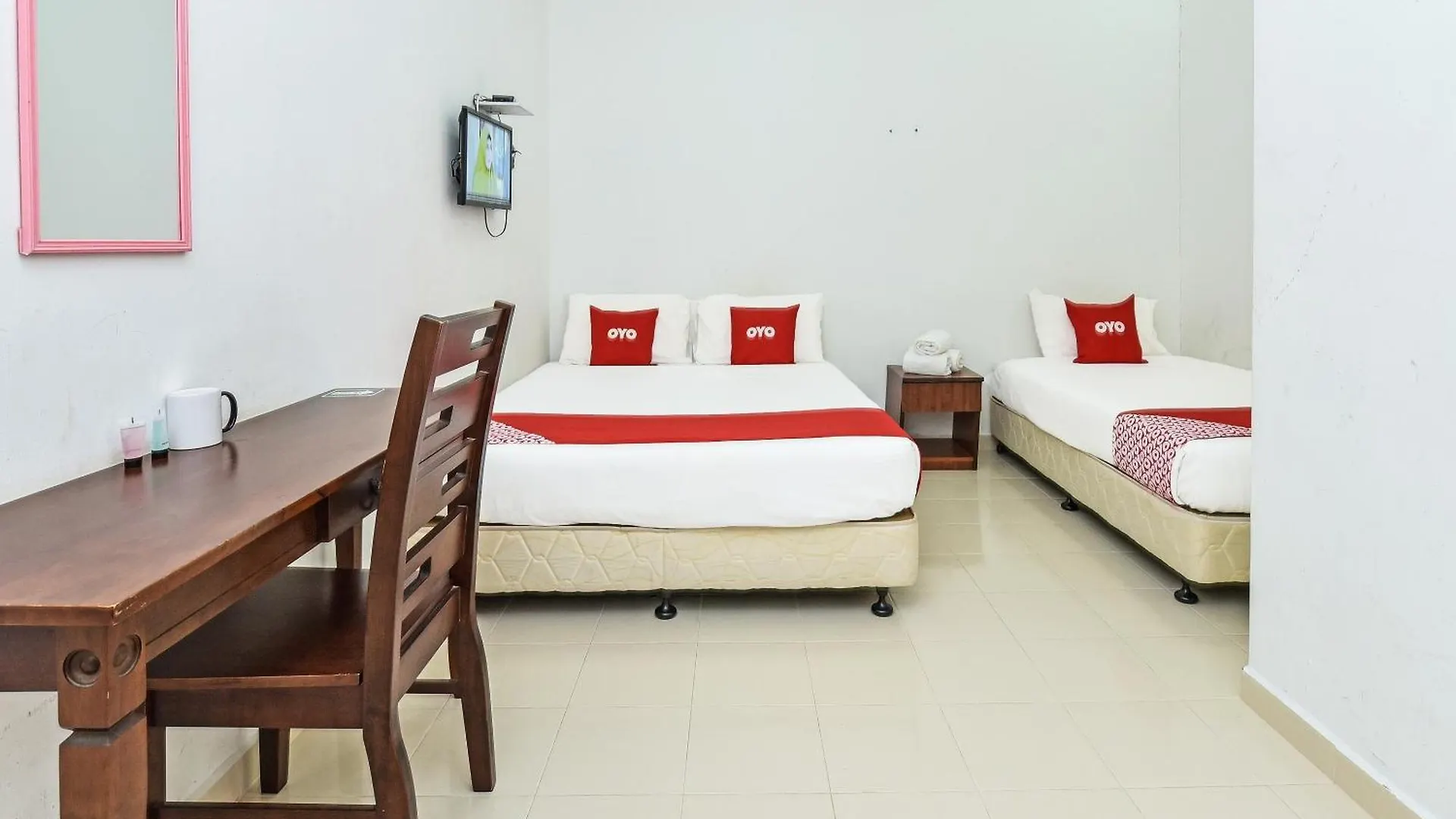 Oyo 275 Senyum Inn Pantai Cenang  Hotel