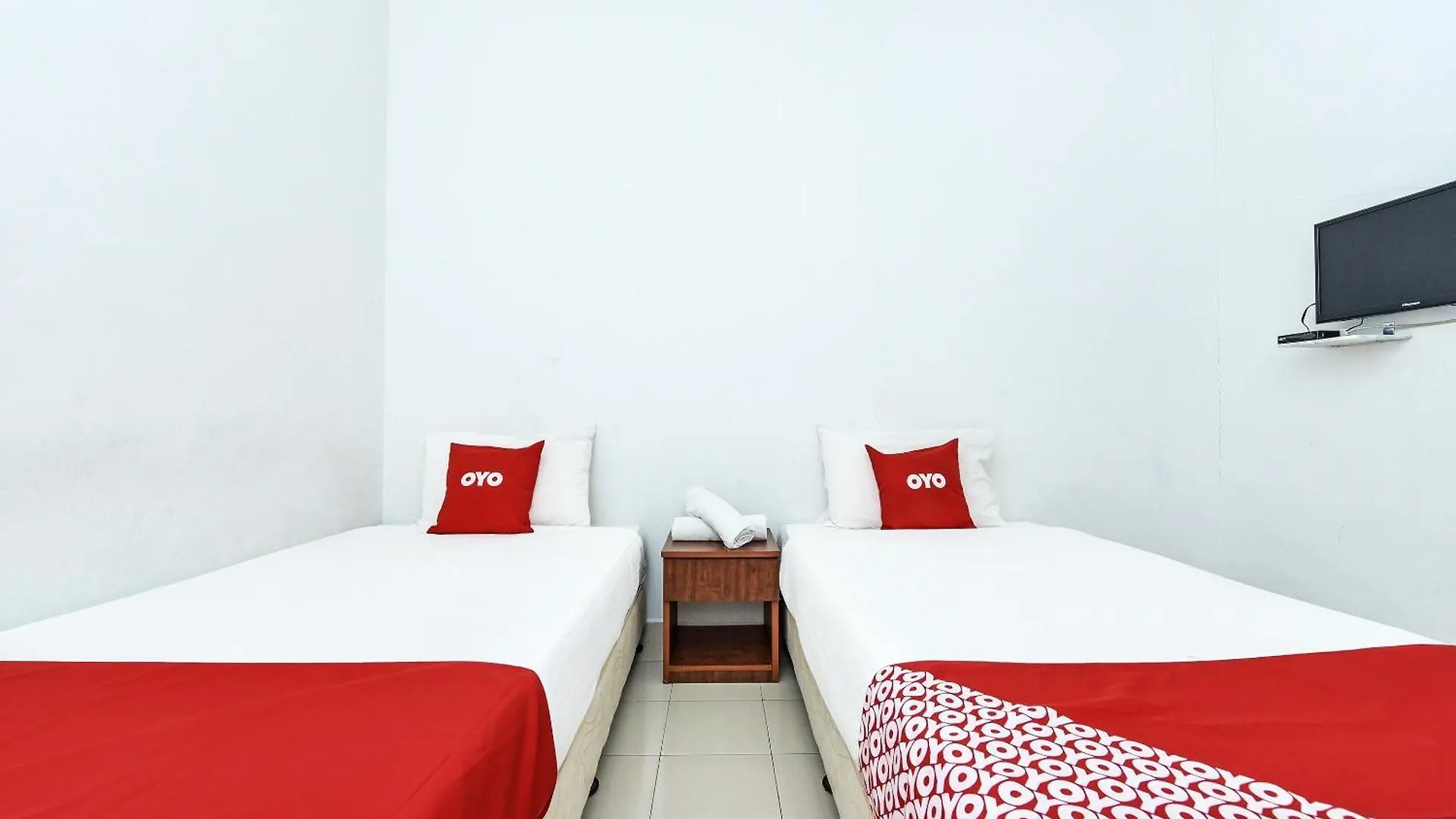Oyo 275 Senyum Inn Pantai Cenang  Hotel