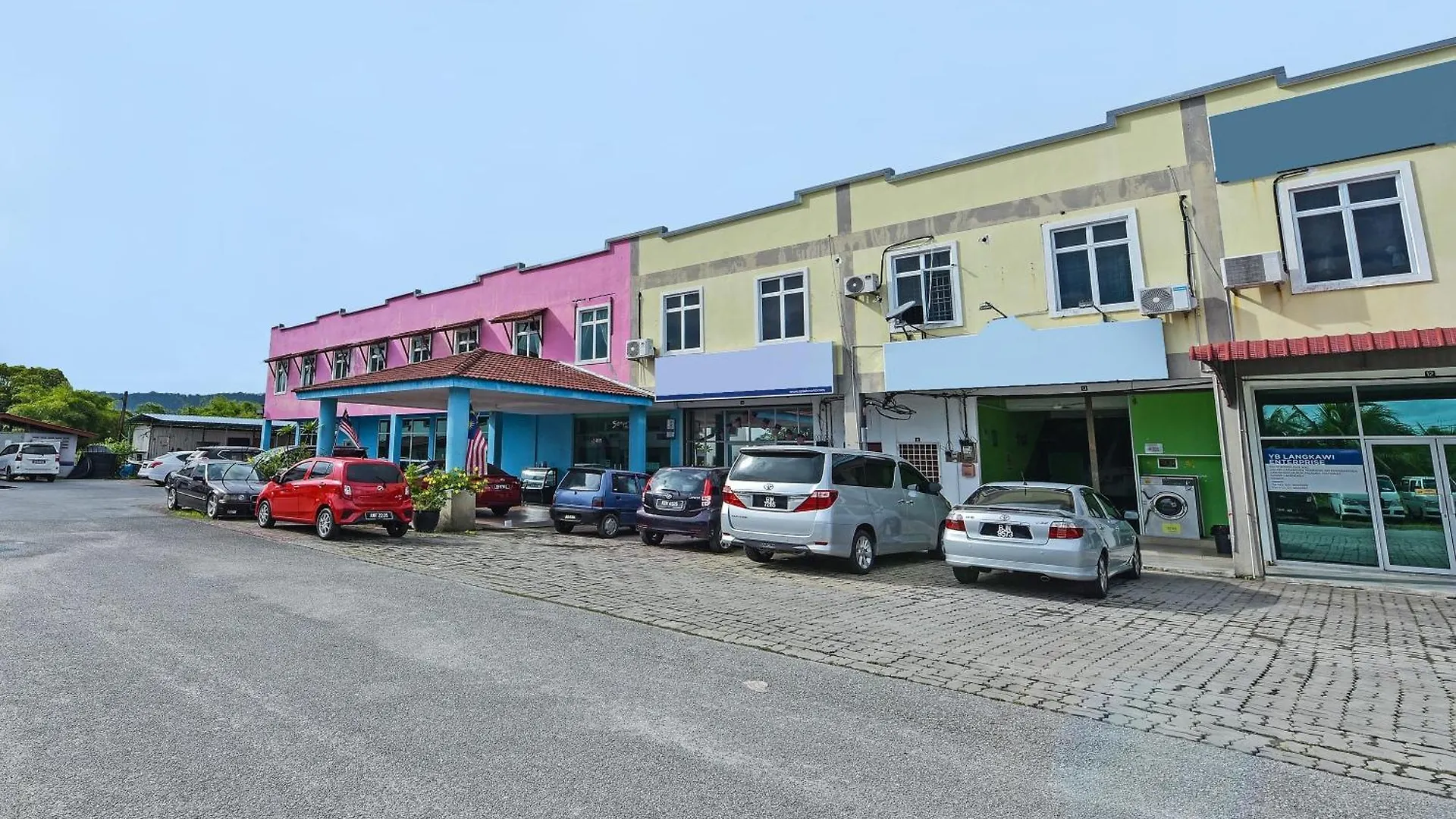 Oyo 275 Senyum Inn Pantai Cenang  2*, Pantai Cenang (Langkawi)